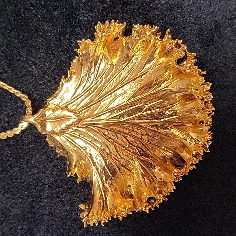 Gold leaf - Picture 2 of 3